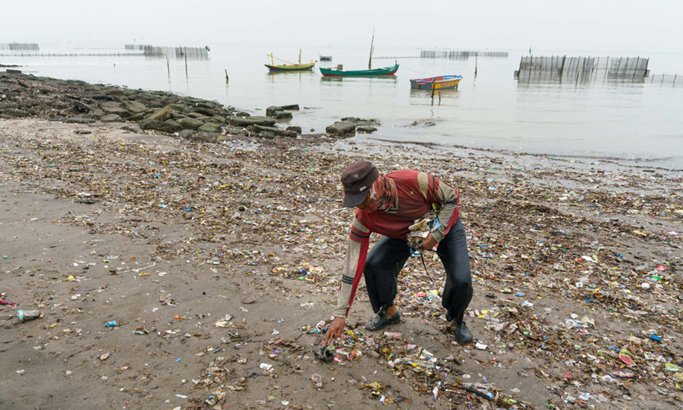 Crossing The Border Without Passport: Where Our Plastics End Up