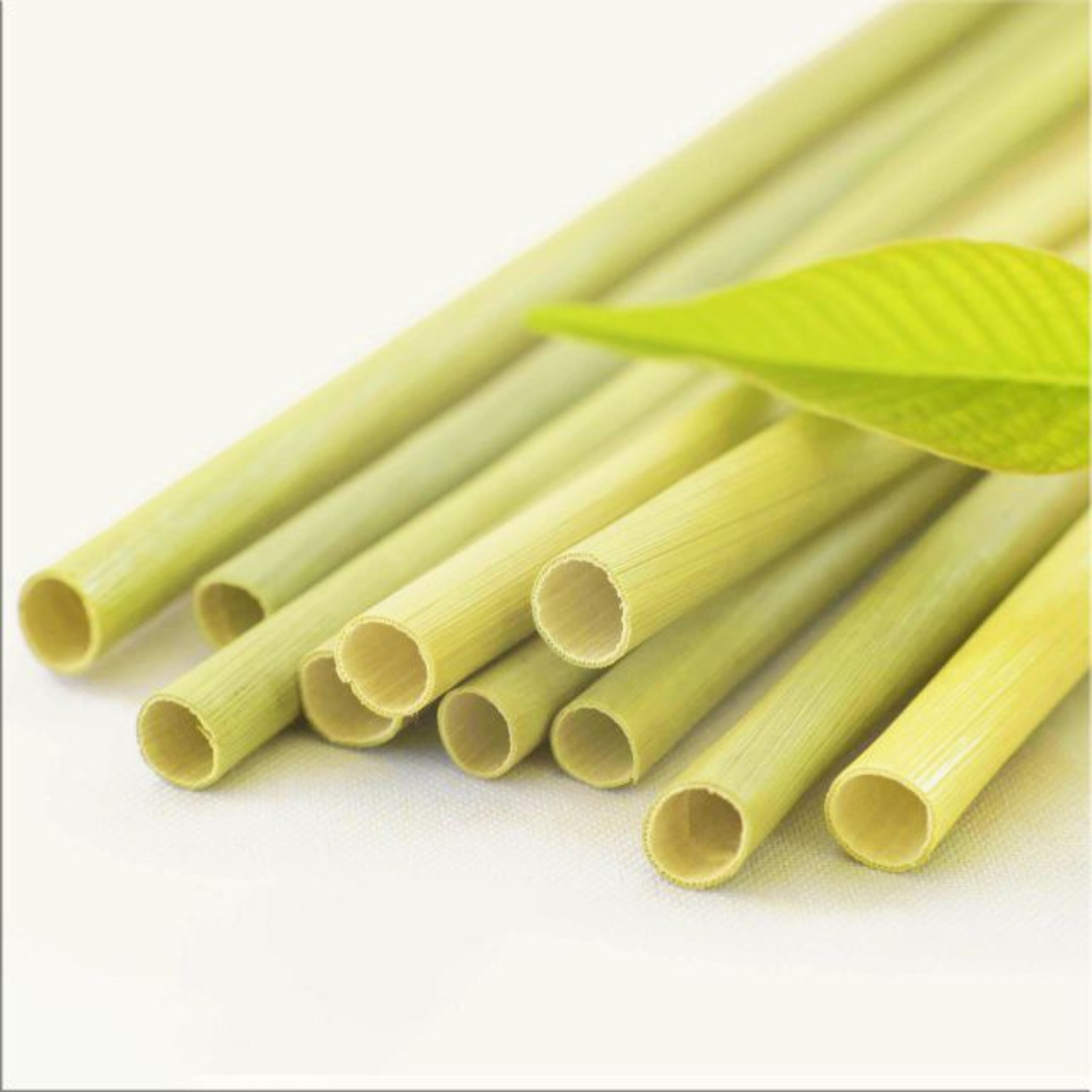 100% Natural Grass Straws for a Greener Planet