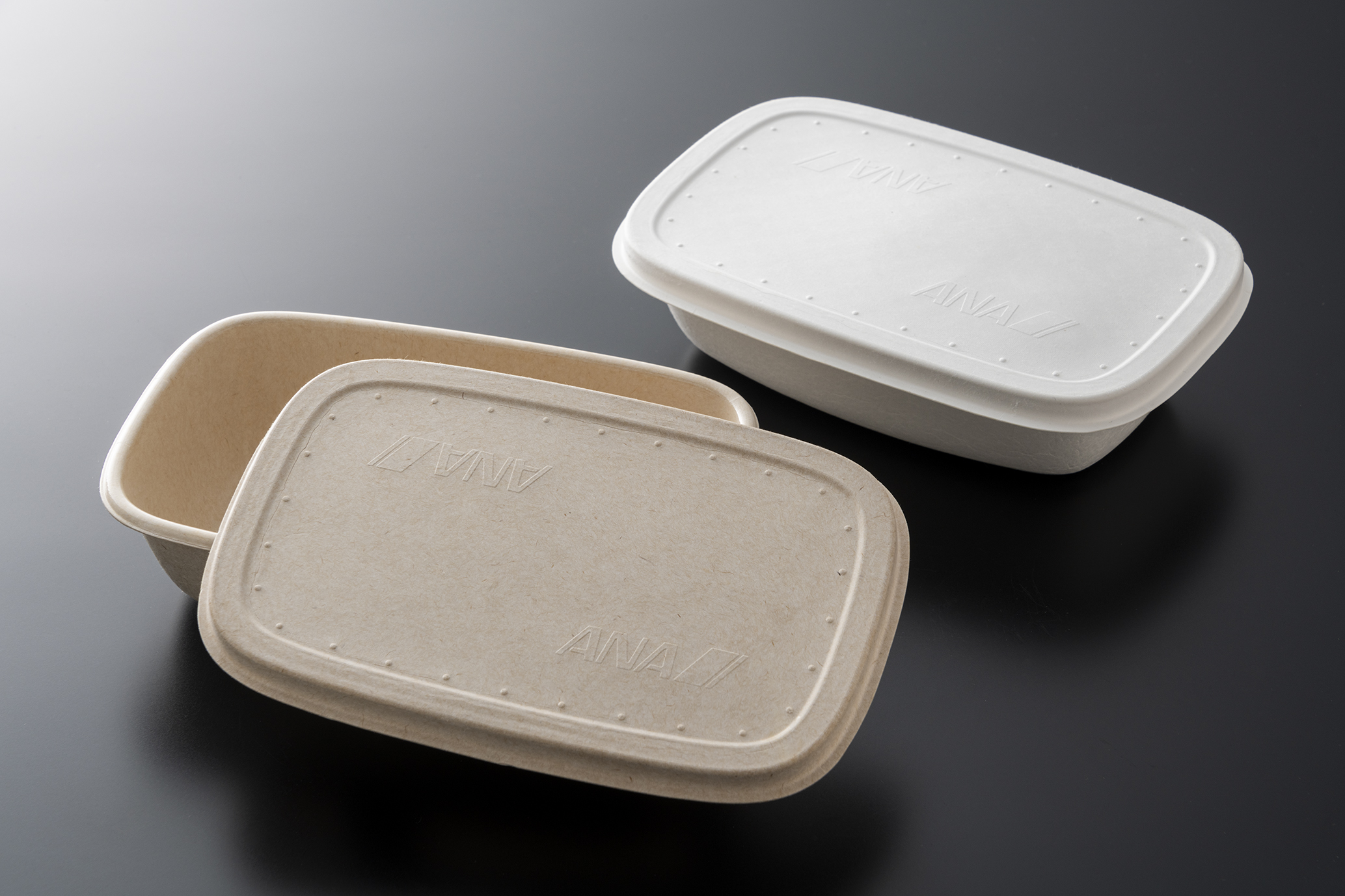 Using plant-derived materials and paper for in-flight meal containers